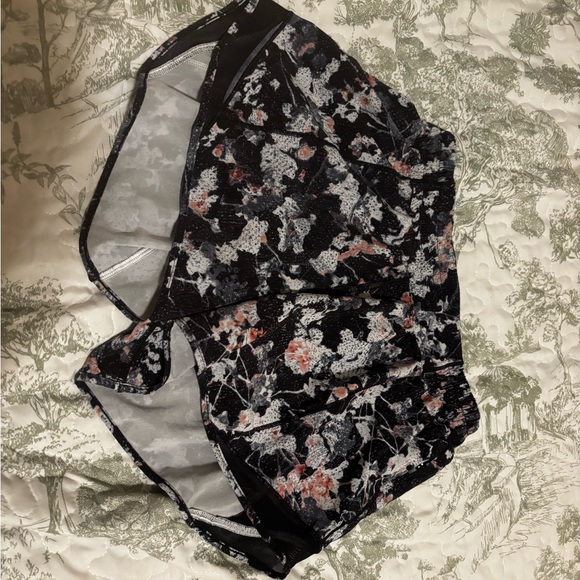 lululemon sz 8 Women's Hotty Hot Shorts Spring Bloom Multi Black running tennis - Picture 12 of 14